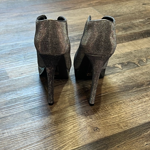 Chinese Laundry Glittery Silver Platform High Heel Ankle Boots / Size: 9 - Picture 5 of 6